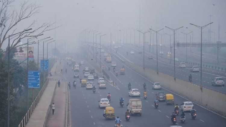 Delhi's air quality continues to remain in 'very poor' category, with AQI of 306