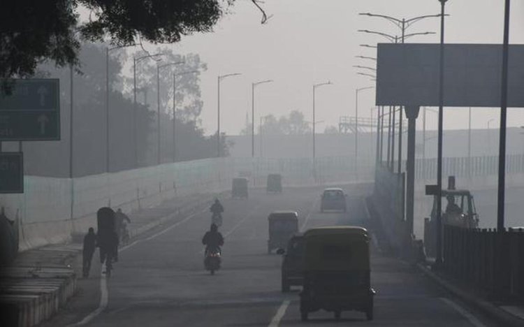 Sunny morning in Delhi, air quality 'poor'