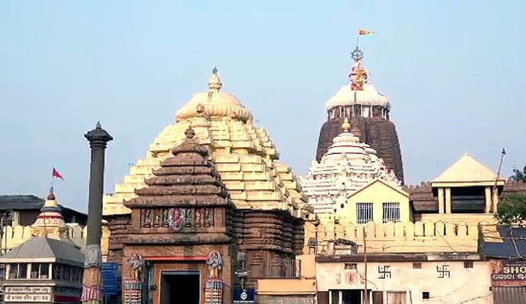 Cop suspended for hitting woman in Puri temple