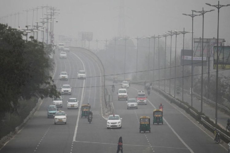 Delhi's air quality continues to improve yet under 'very poor' category