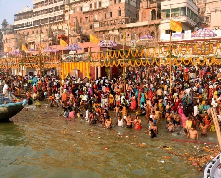 Devotees take holy dip in holy Ganga on Kartik Purnima