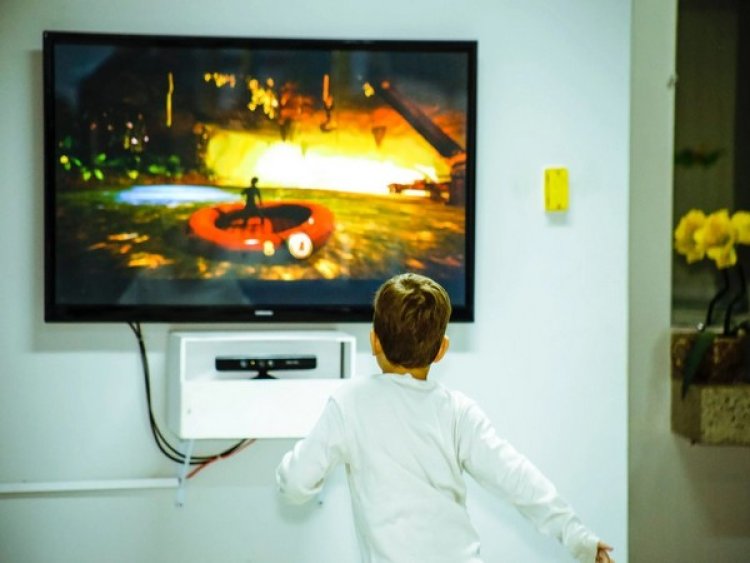 Researchers outline side effects of watching violent television on children