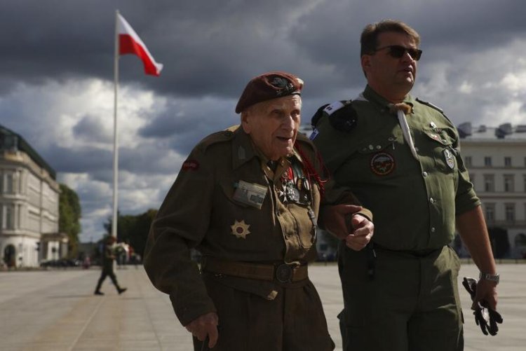 Poland sends diplomatic note on request for WW II reparations from Germany