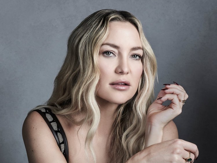 Kate Hudson states she sees nepotism more prevalent in other industries than "in Hollywood"