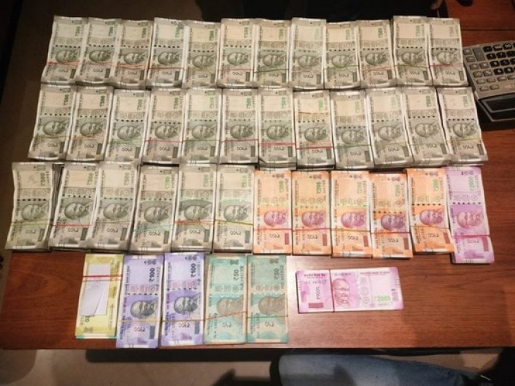 Police seized Rs 35 lakh cash in Kolkata's Burrabazar, 2 arrested