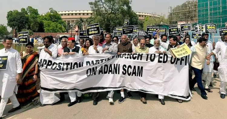 Oppn leaders stopped by Delhi Police on way to ED office over Adani issue