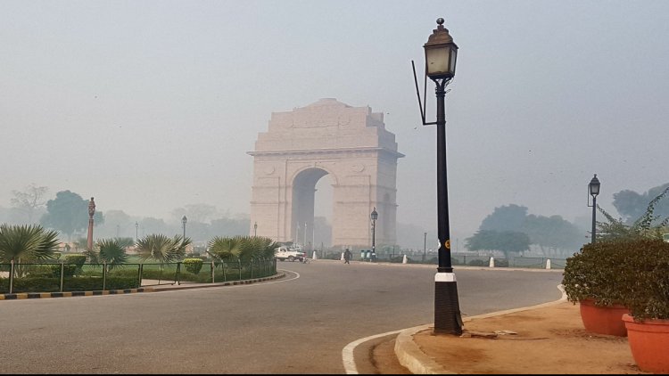 Min temp in Delhi settles below season's average at 15.9 degrees C