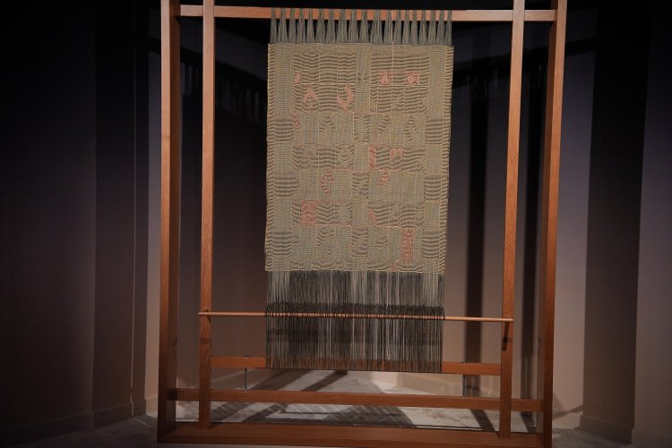 “Woven Spaces” exhibition at Fenaa Alawwal conveys artistic notions about heritage, culture and traditions