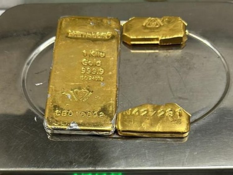 Gold bars worth Rs 75 lakh recovered from aircraft's toilet at IGI Airport