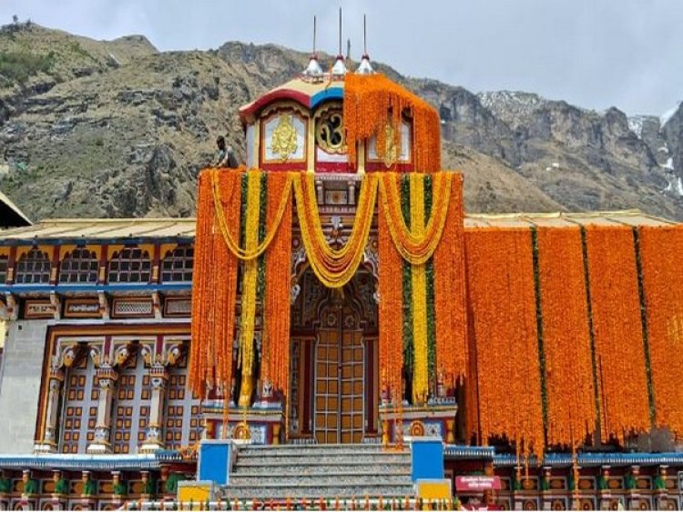 Badrinath Dham decked up with 15 quintals of marigold before portals close for winter today