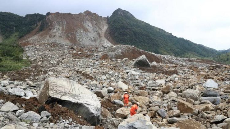 China mountain collapse: 14 killed, 5 missing in Sichuan province