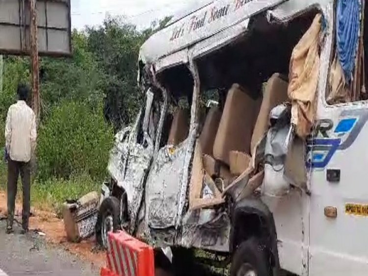 Andhra Pradesh: Two killed, 9 injured in road accident in Tirupati
