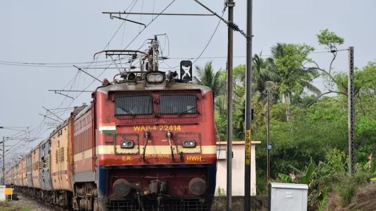 Technical issue disrupts local trains on Western Railway route in Mumbai