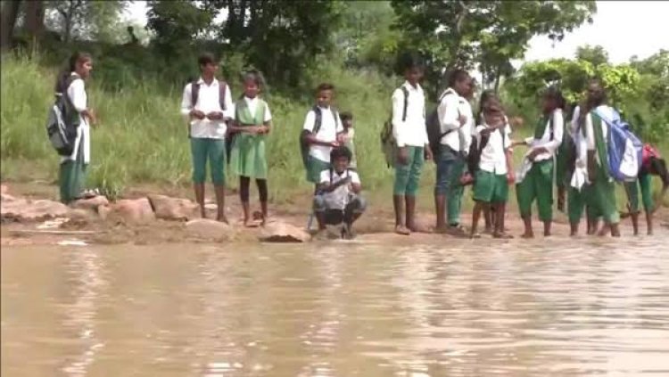 Children risk lives to reach school on overcrowded boats in Maharashtra