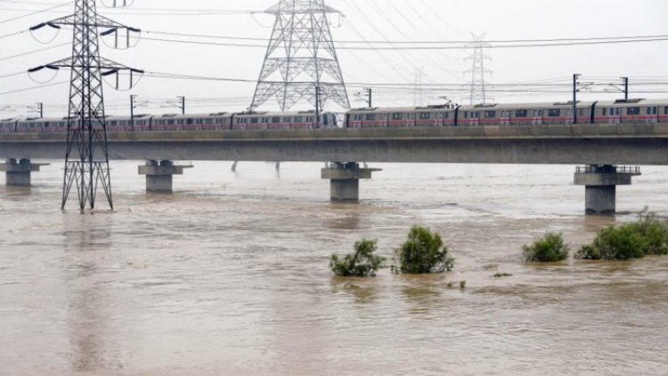 Yamuna water level in Delhi now below danger mark of 205.33 metres