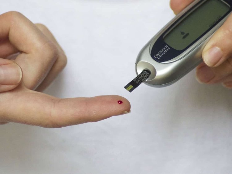 Researchers suggest how diabetes slows healing in the eye
