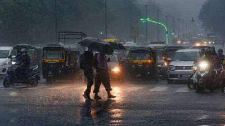 IMD issues 'orange' alert for Mumbai, Thane and Raigad, predicts heavy rain