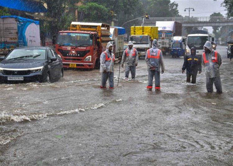 Most parts of Mumbai receive moderate showers, IMD predicts heavy rainfall