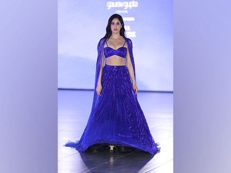India Couture Week 2023: Janhvi Kapoor creates 'Bawaal' in blue lehenga at Gaurav Gupta's show