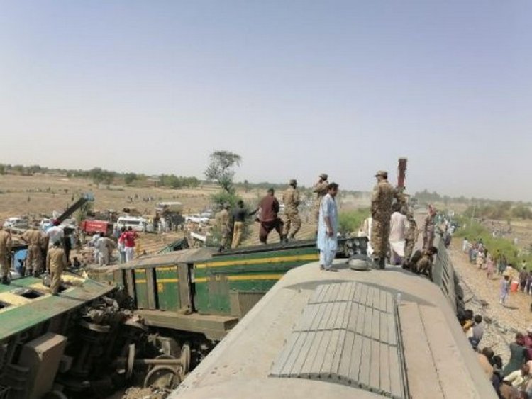 Pakistan: 30 dead, 80 injured after 10 coaches of Hazara Express derail in Sindh