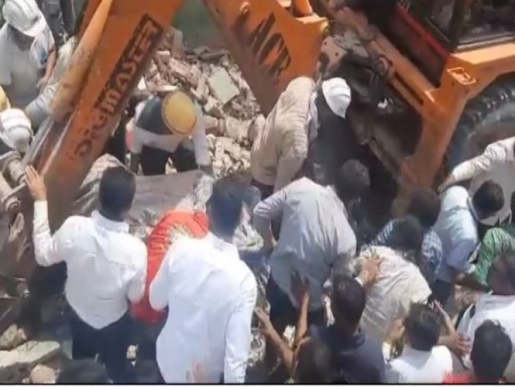 Maharashtra: One killed as building collapses in Jalgaon, rescue operation underway