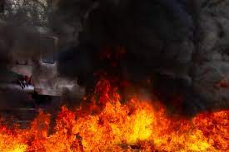 Car catches fire in Maharashtra's Thane; 7 members of family escape unhurt