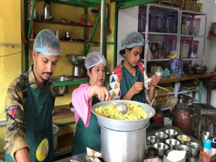 Ten hearing- and speech-impaired people open a restaurant in Jabalpur