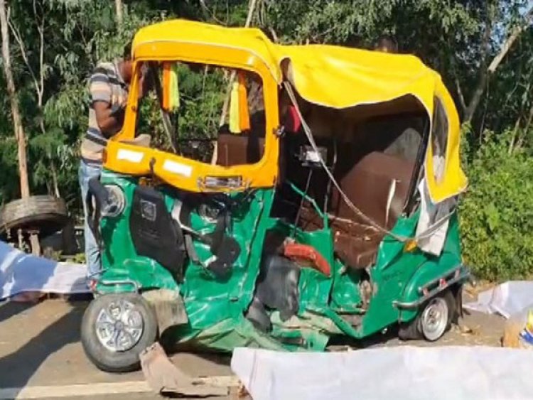 6 killed as truck hits autorickshaw in Gujarat's Dahod