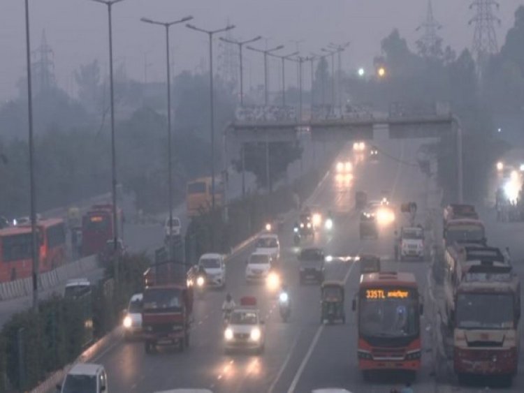Delhi's air quality plunges to 'poor' category; AQI at 256