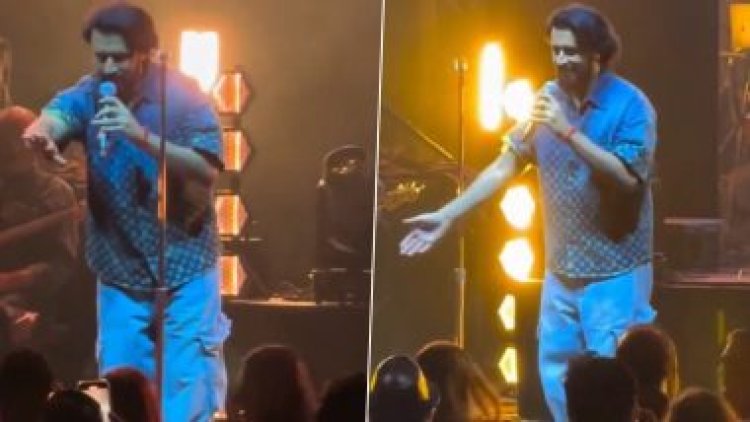 Atif Aslam pauses concert mid-way as fans throw money at him, says donate it, don't show disrespect