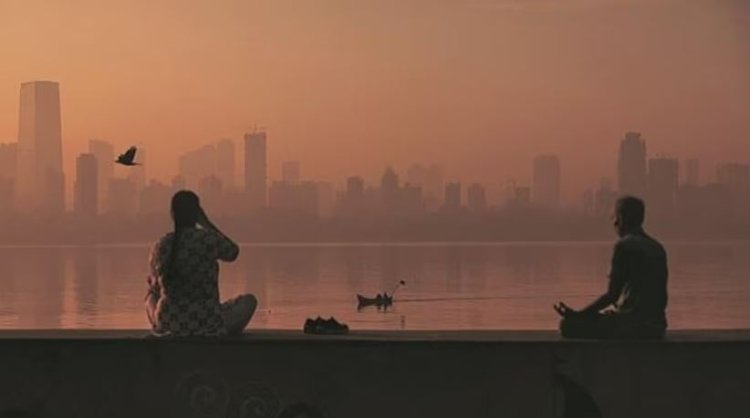 Layer of haze envelops Mumbai; AQI dips to 'poor' category post Diwali