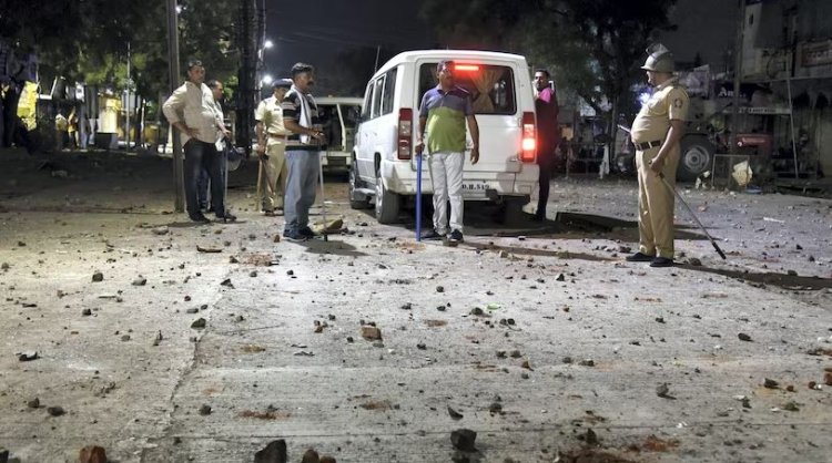 Clash between 2 groups leads to stone pelting in Maha's Akola; 14 booked