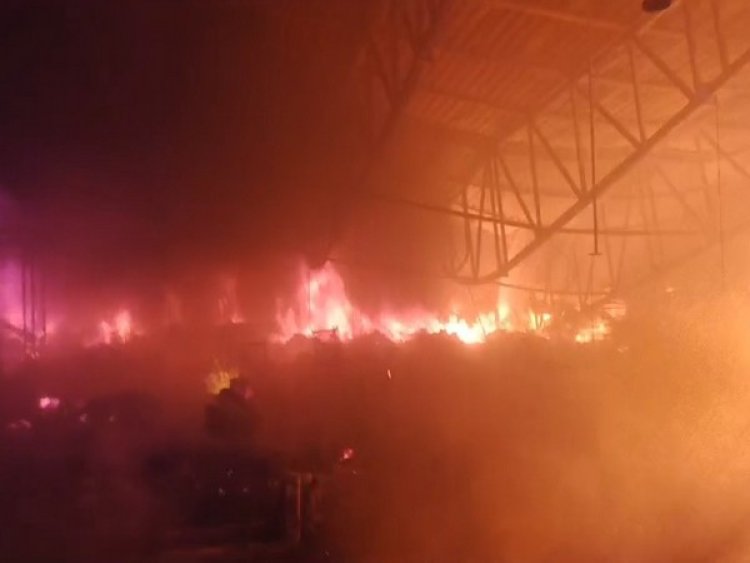 Massive fire engulfs Charisma supermarket in Andhra's Palnadu