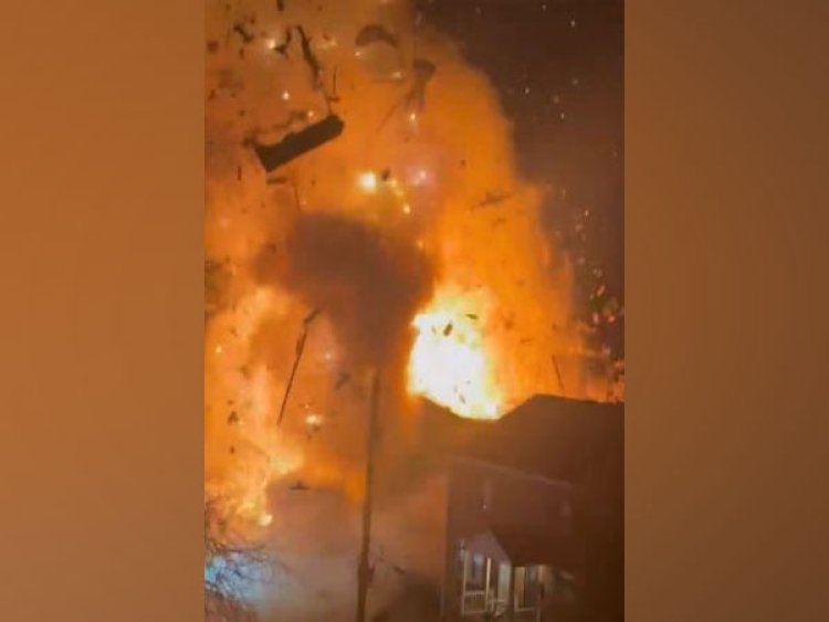 US: Massive explosion at house in Arlington after man fires flare gun to scare off policemen