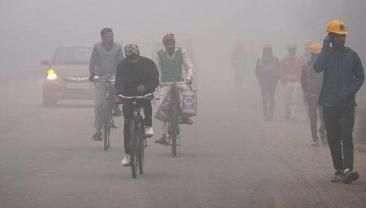 Delhi sees moderate fog, minimum temperature settles at 8.9 degrees Celsius