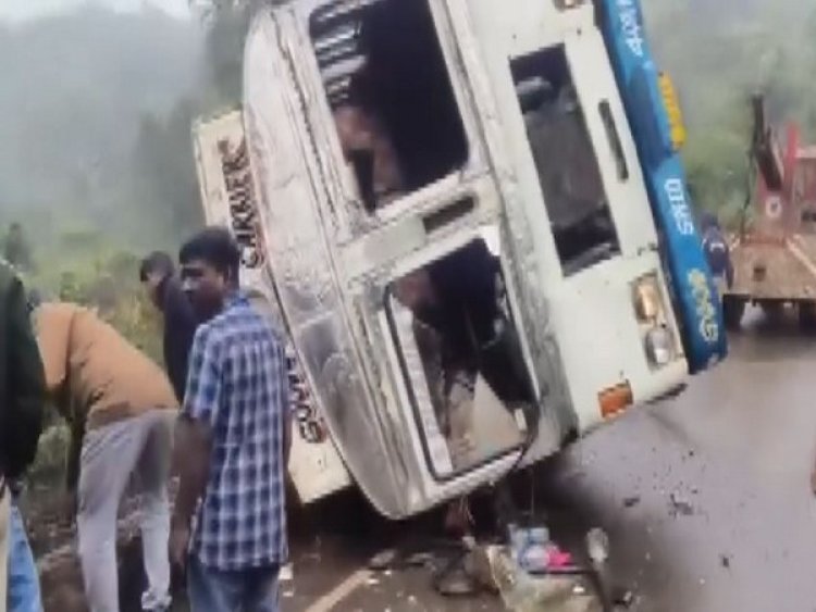 6 dead after truck carrying drama troupe overturns in Odisha's Mayurbhanj