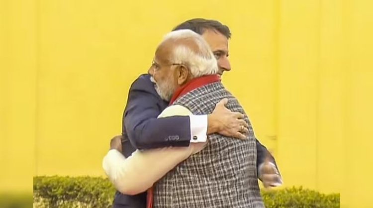PM Modi, French President Macron meet each other at Jantar Mantar in Jaipur