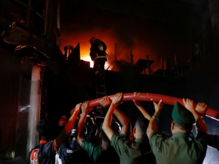 Bangladesh: Massive fire kills 44 people at Bailey Road building in Dhaka