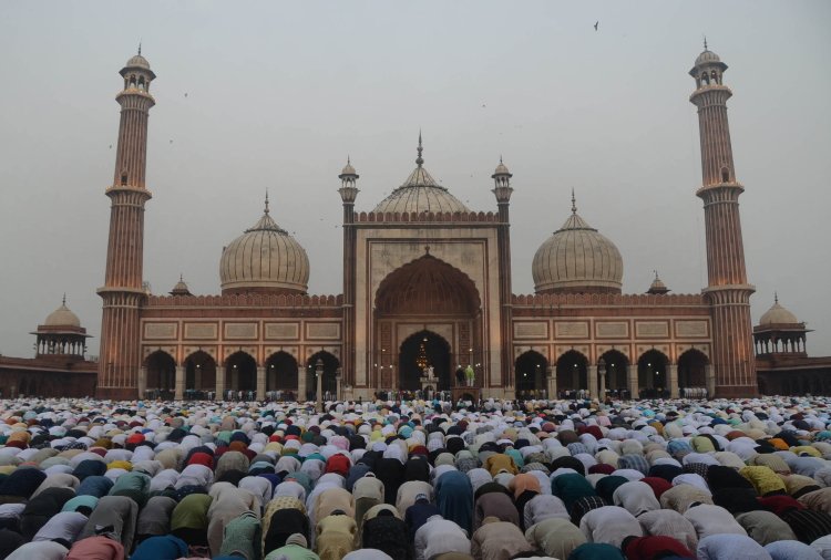 Eid-Ul-Fitr celebrations: Muslims offer prayers at mosques across Delhi