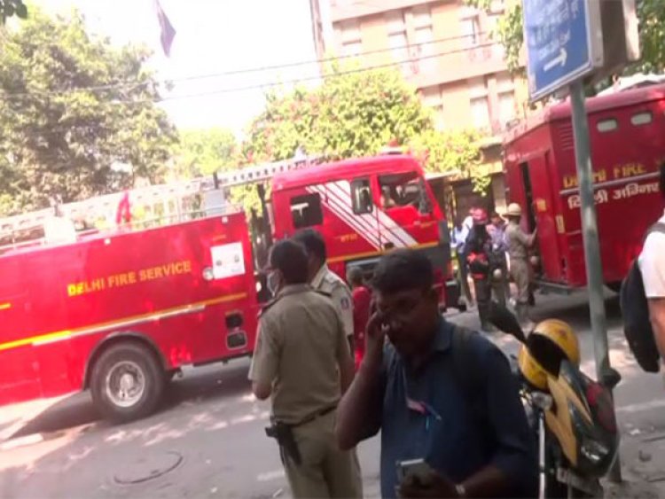 Delhi: Fire breaks out at building in ITO, 21 fire tenders present at spot