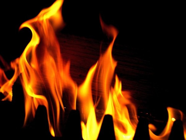 Fire engulfs furniture showroom in Lucknow