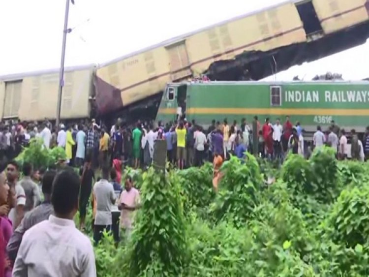 5 killed, several injured as goods train rams into Sealdah-bound Kanchenjunga Express in West Bengal's Darjeeling