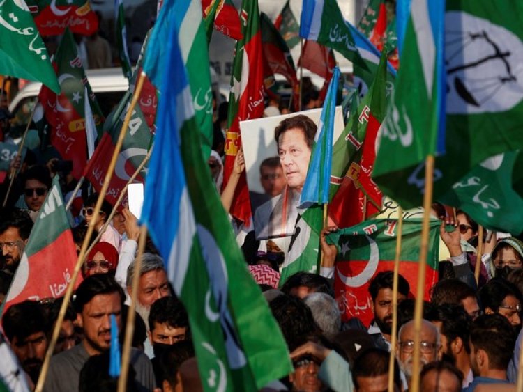 Pak government moves to ban Imran Khan's party, Tehreek-e-Insaaf says govt is daydreaming