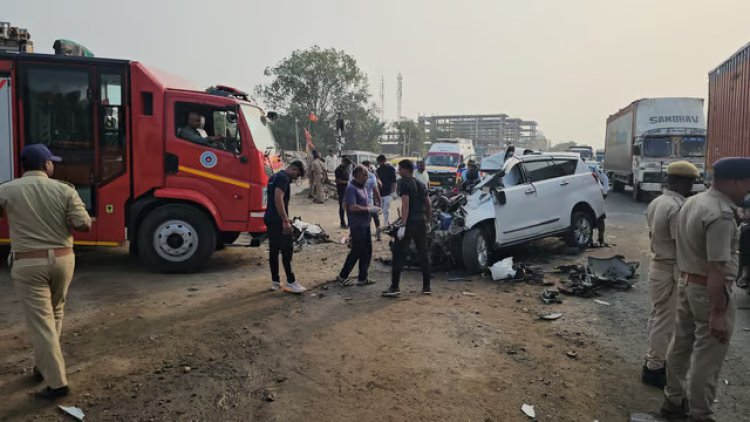 Gujarat: Car rams into trailer truck, kills seven in accident