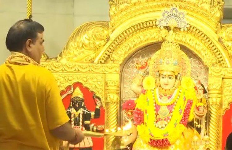 Delhi: First day of Shardiya Navratri celebrated with aarti at Jhandewalan Mata Temple