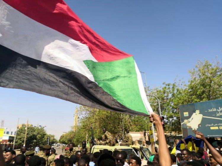 Sudan army deploys as protesters keep pressure on Bashir