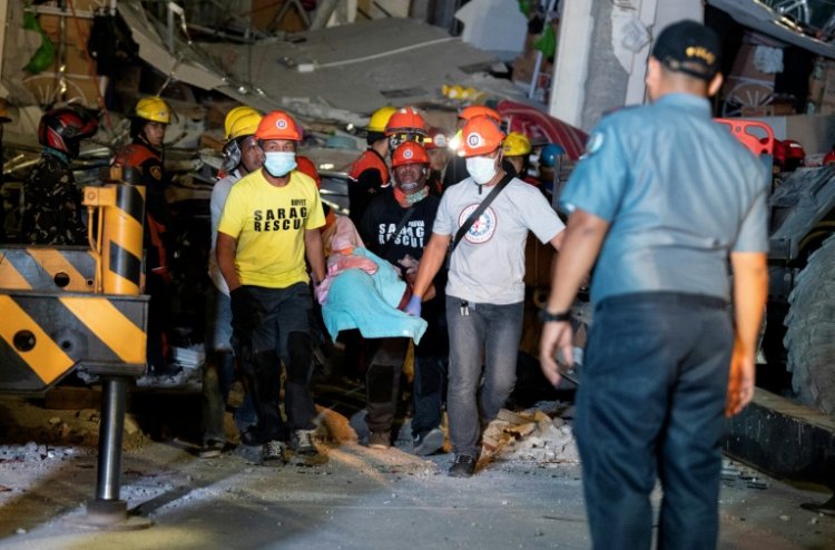Second quake strikes as Philippines hunts for survivors