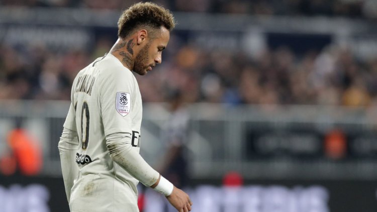 Neymar says he was wrong to hit fan after cup-final defeat