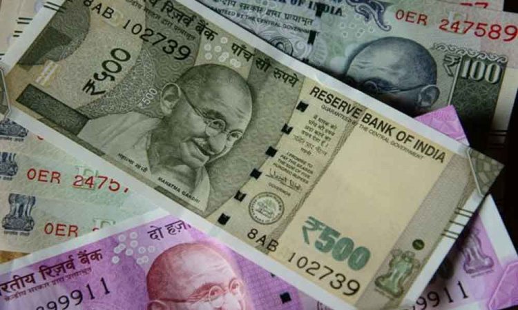 Rupee rises 4 paise to 69.36 vs USD in early trade