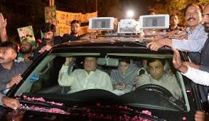 Nawaz Sharif back in jail after massive show of strength